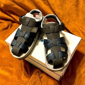 NWT in Box Carter’s Frisby Fisherman Sandals Blue/Back Camo size 9
